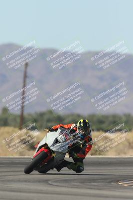 media/Oct-30-2025-Racers Edge (Thu) [[dabbdaf680]]/3-B Group/Session 4 Turn 16/